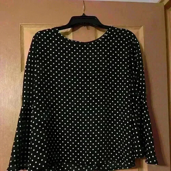 Suzy Shier Women blouse size L. In like new condition​​​​​​​​​​​​​​​​​​​​ - Picture 1 of 7